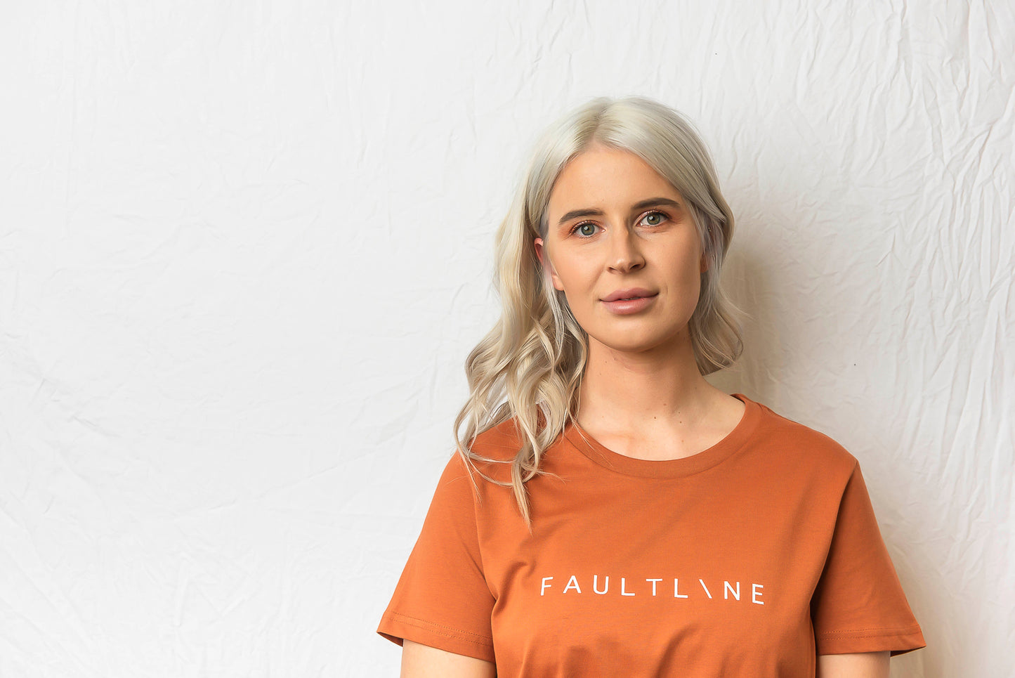 Woman's Basic Tee Rust - FAULTLINE THE LABEL 