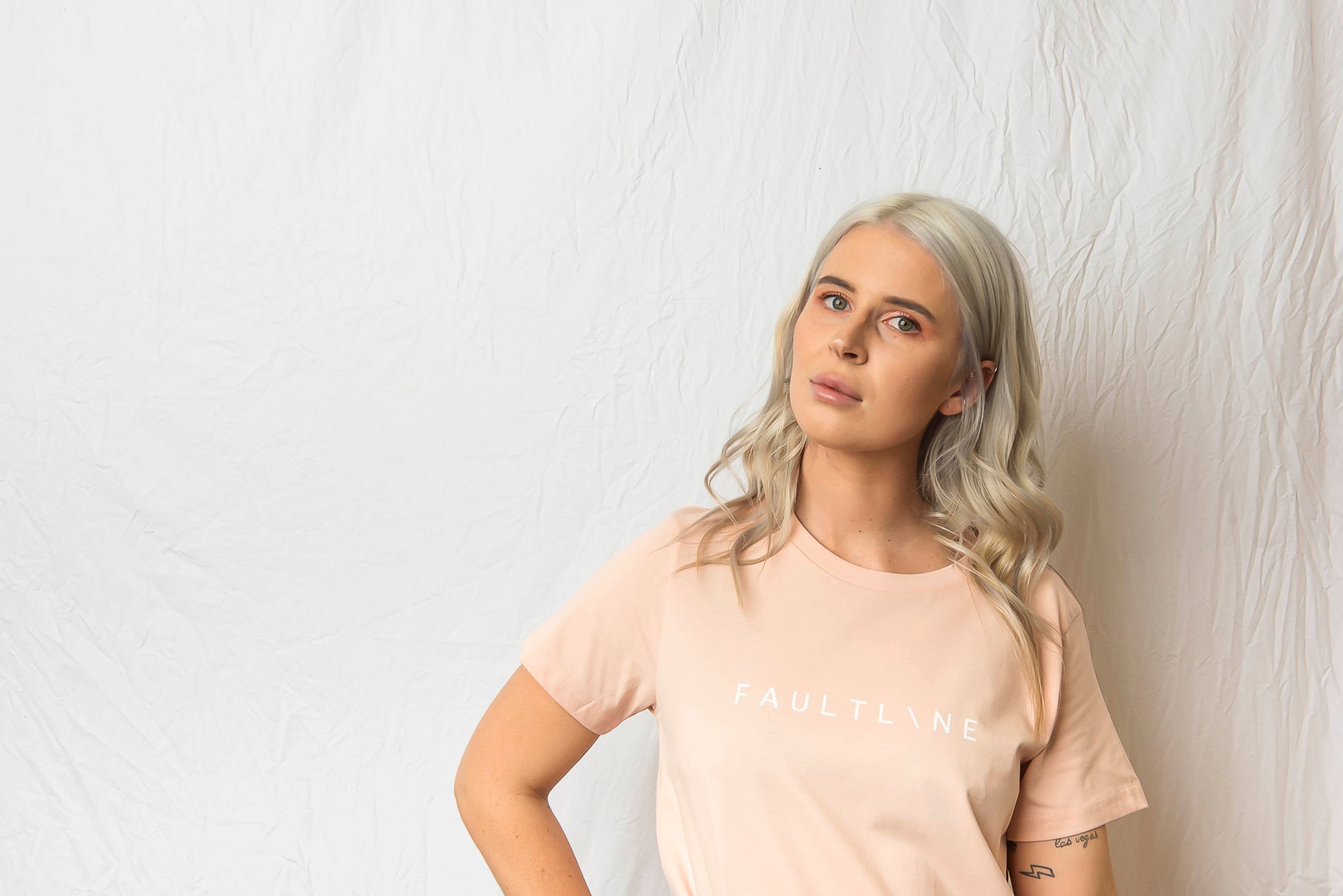 Woman's Basic Tee Soft Pink - FAULTLINE THE LABEL 