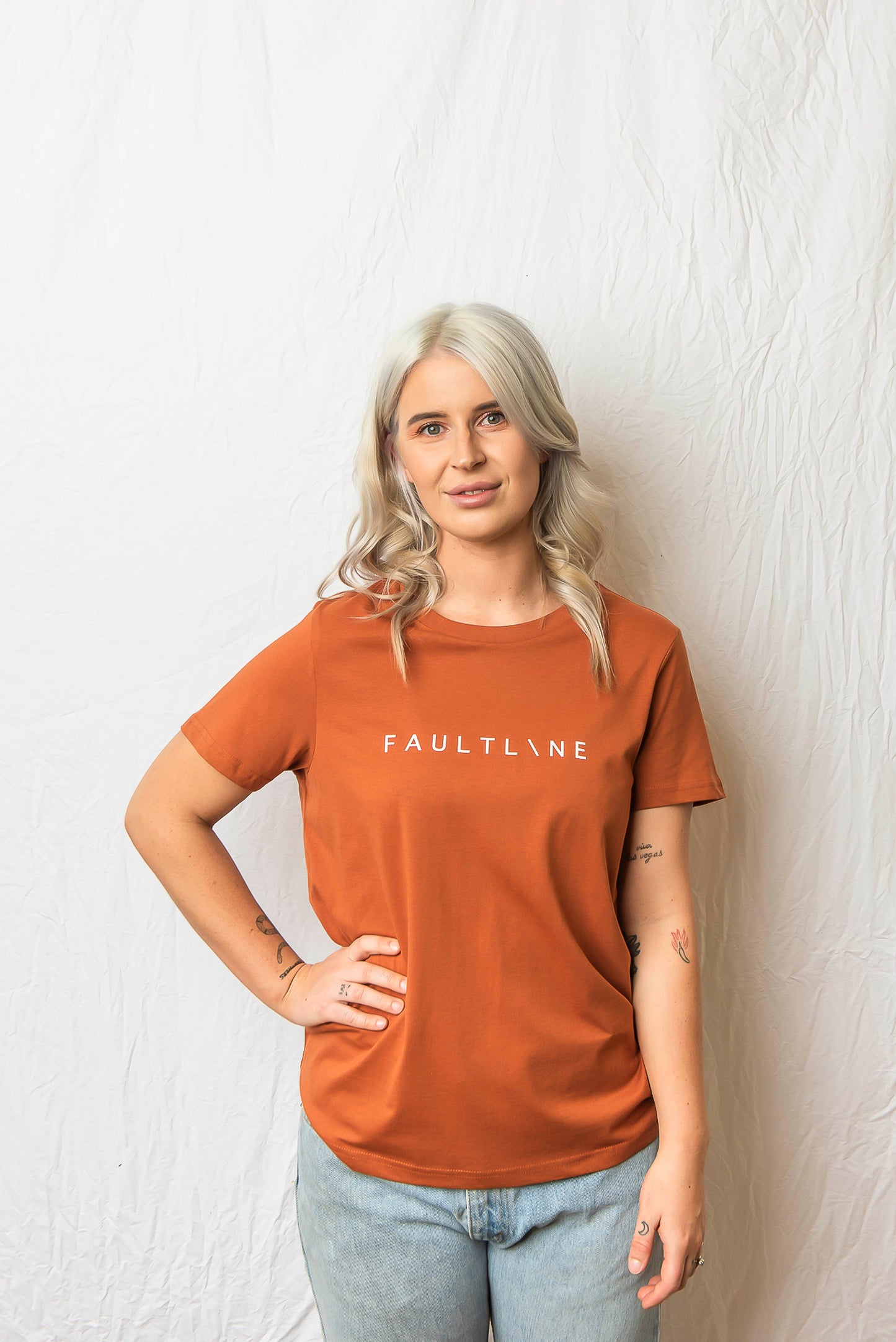 Woman's Basic Tee Rust - FAULTLINE THE LABEL 