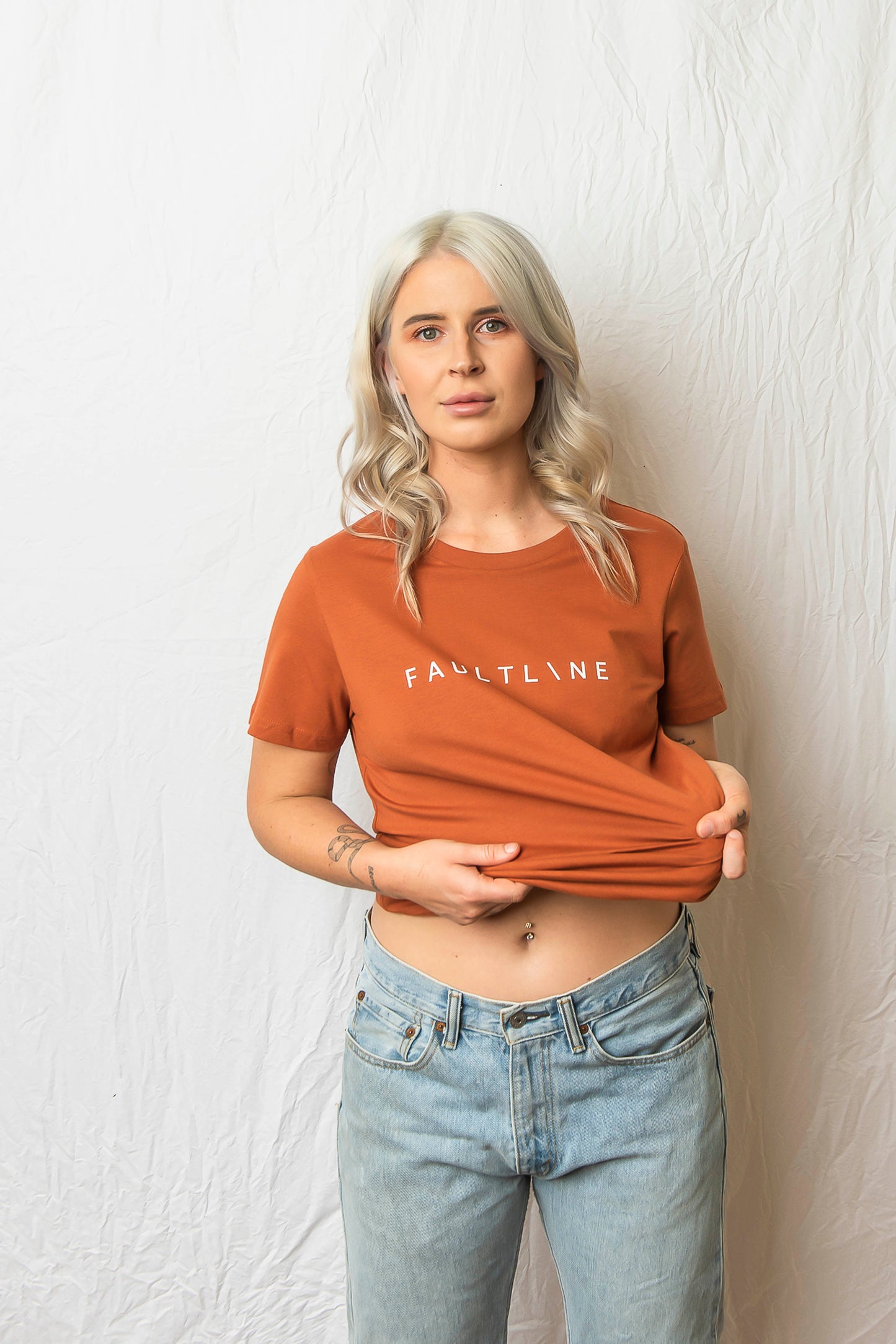 Woman's Basic Tee Rust - FAULTLINE THE LABEL 