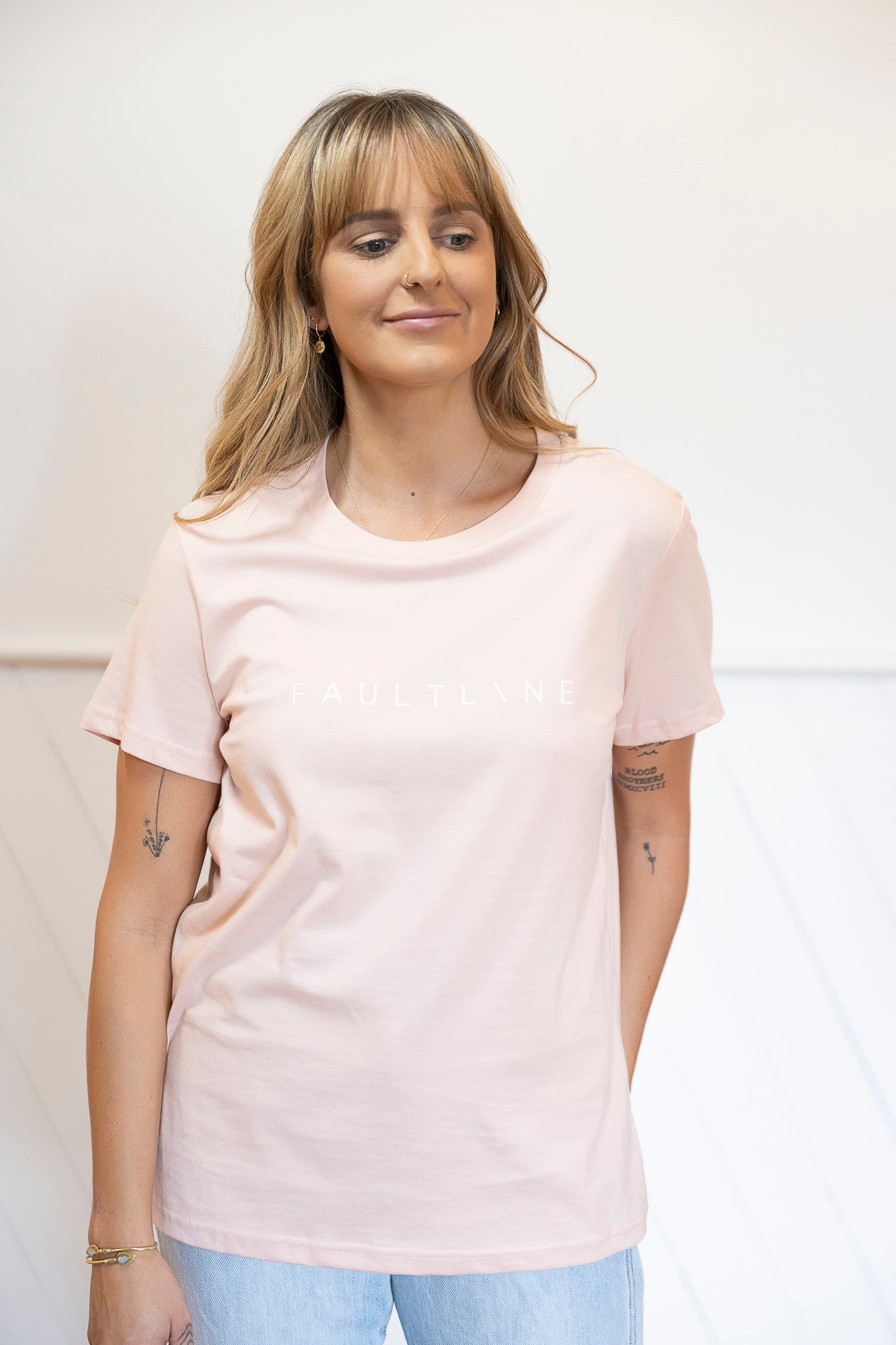 Woman's Basic Tee Soft Pink - FAULTLINE THE LABEL 